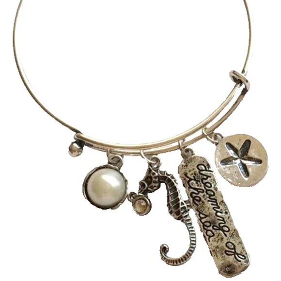 Seahorse Charm Bracelet Silver DREAMING OF SEA Life Pearl Nautical Plated 8" - Picture 1 of 14